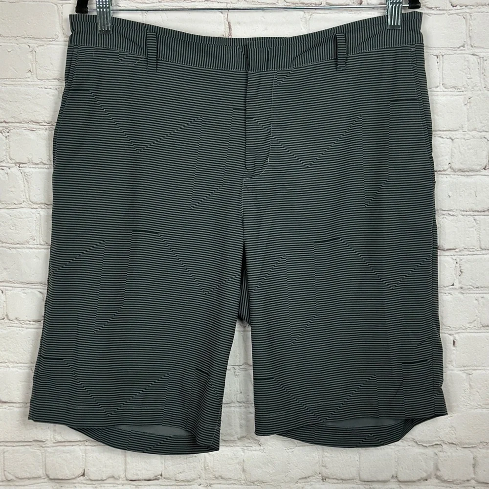 Nike Golf Dri-Fit Standard Fit striped active stretch shorts, sz 34, GUC